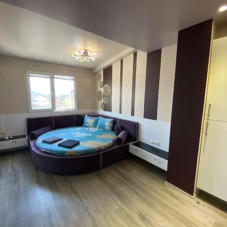 Modern 1br With Hill View & Free Street Parking Apartment